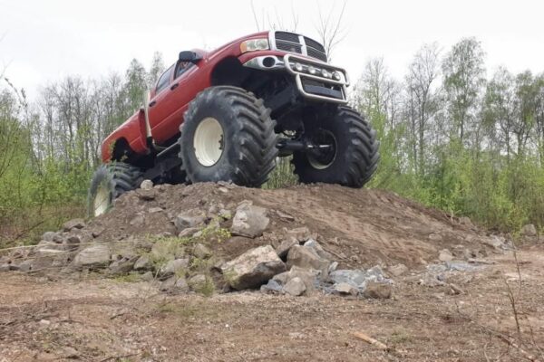 Jazda Monster Truck : Czas Trwania 30 Minut Ilość Osób 2 Osoby Lokalizacja Katowice Usiądziesz Jako Kierowca