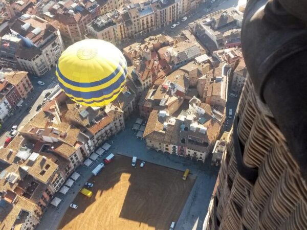 Prezentżycia Lot Balonem Nad Barceloną Prywatny Dla 4 Osób