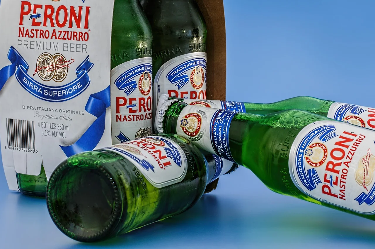 Grawerowane metki – detale, które budują markę