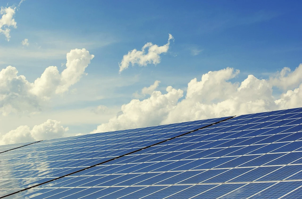 Inteligentne domy i zielona transformacja dzięki nowoczesnemu zarządzaniu energią